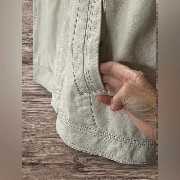 BKE Men’s Cream White Faux Leather Moto Jacket Size XL - Picture 5 of 11